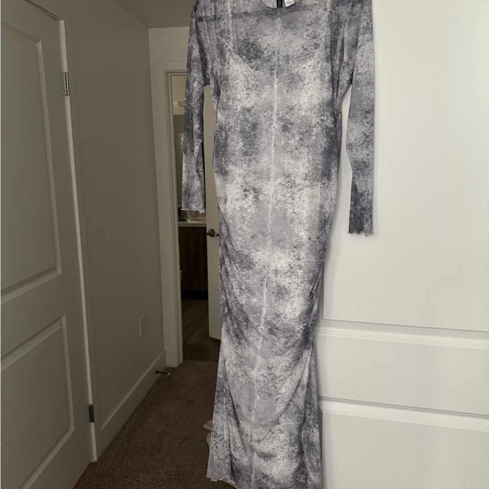 H&M Gray and White Bodycon Long Sleeve Dress